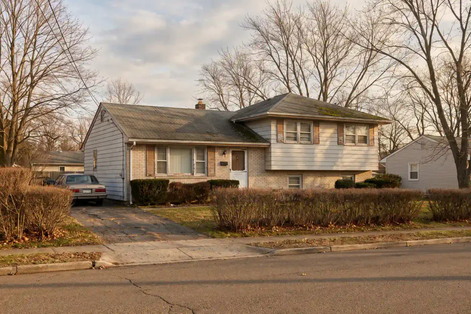 Modest New Jersey split-level during a mortgage foreclosure